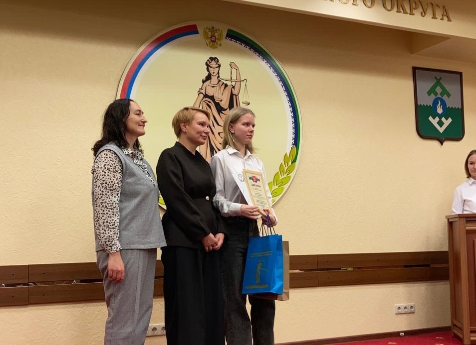 Уполномоченный по правам ребёнка в НАО Галина Гуляева поздравила победителей правовой викторины  