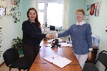 Уполномоченный по правам ребенка в НАО Галина Гуляева и председатель РОО «Ассоциация РОДИТЕЛЕЙ Ненецкого автономного округа» Елена Абеленцева подписали соглашение о сотрудничестве