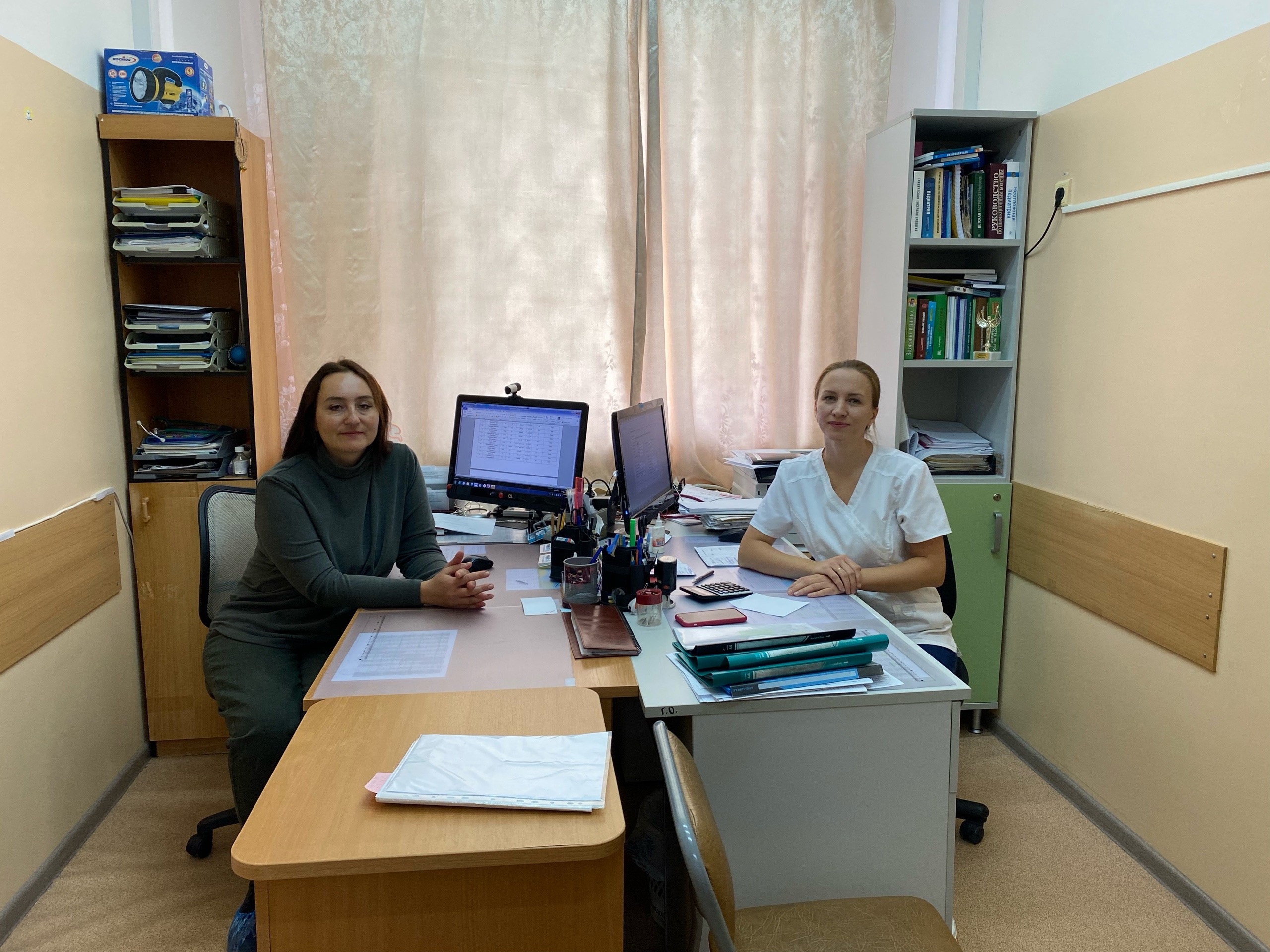 Галина Гуляева встретилась врачом детского отделения окружной больницы Галина Гуляева встретилась врачом детского отделения окружной больницы