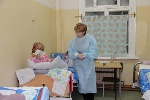 Римма Галушина посетила детей в инфекционном отделении