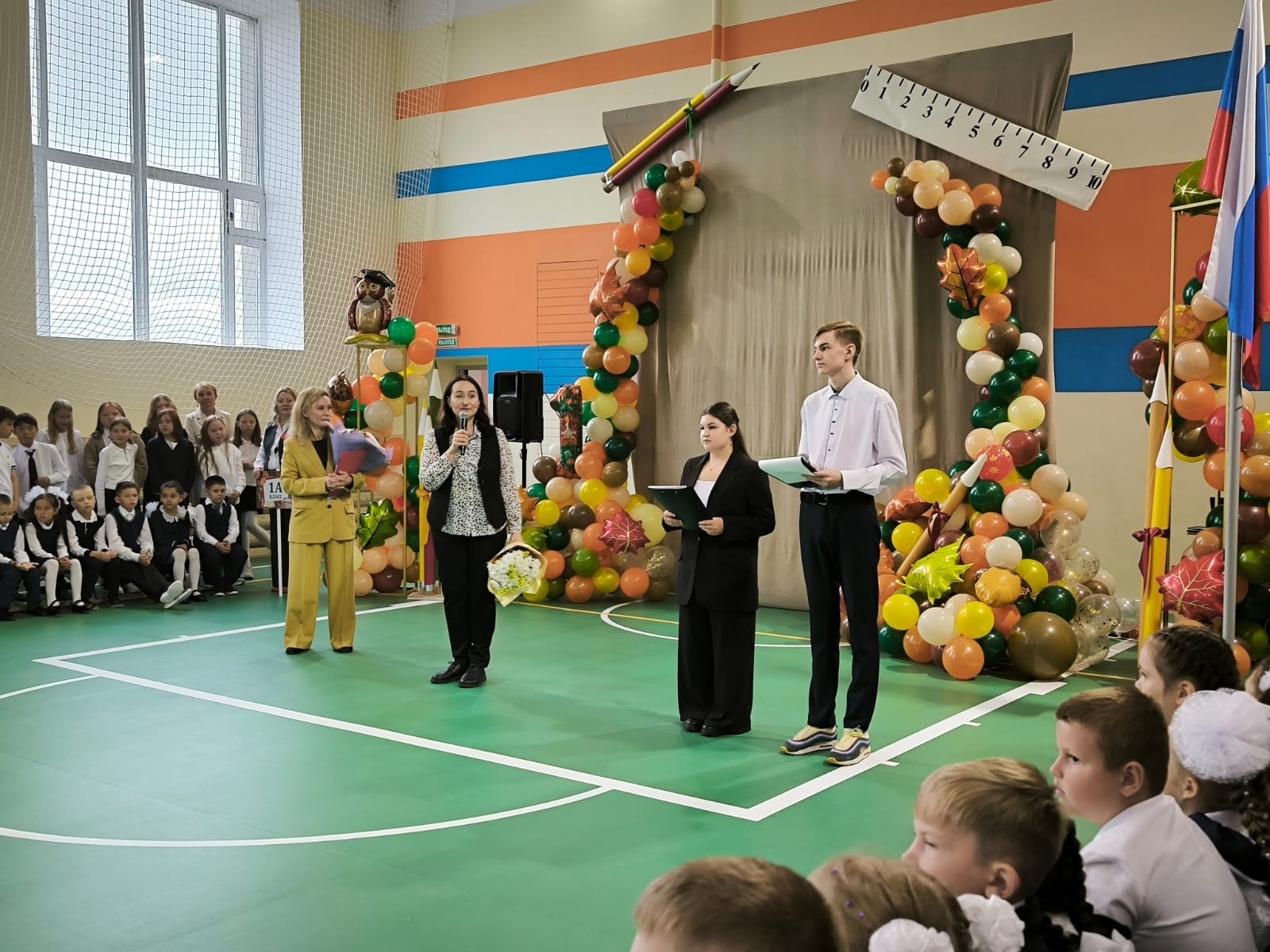 Детский правозащитник Галина Гуляева приняла участие в торжественной линейке 1 сентября Детский правозащитник Галина Гуляева приняла участие в торжественной линейке 1 сентября