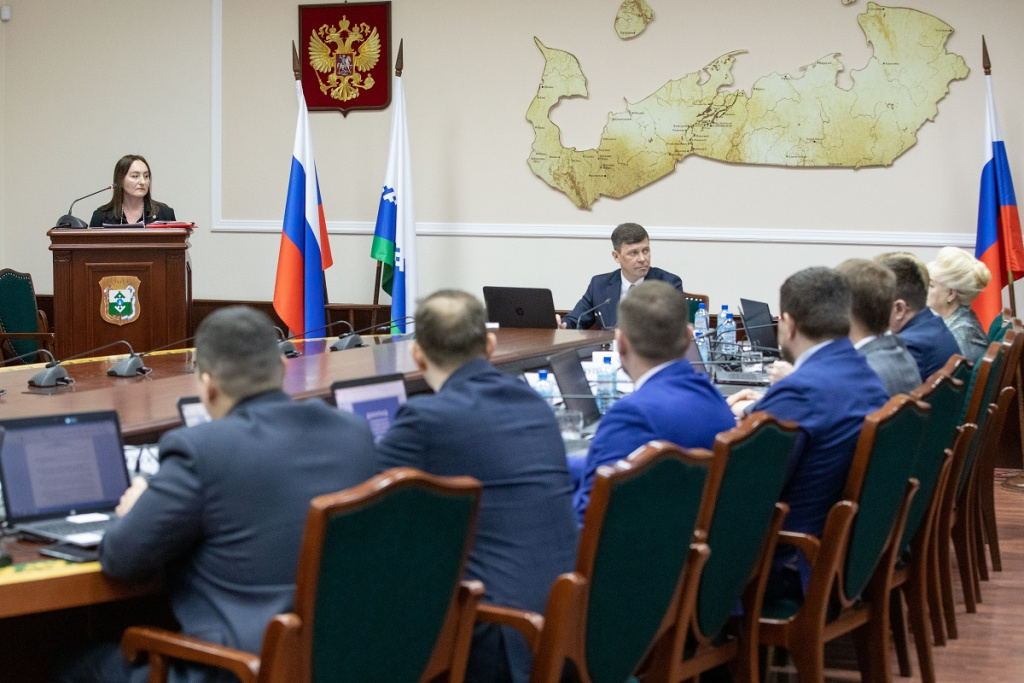 Уполномоченный по правам ребенка в НАО представила Ежегодный доклад о своей деятельности на очередной сессии Собрания депутатов НАО