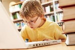 Только до 6-7 лет можно сформировать у ребёнка умение контролировать время, проводимое у компьютера