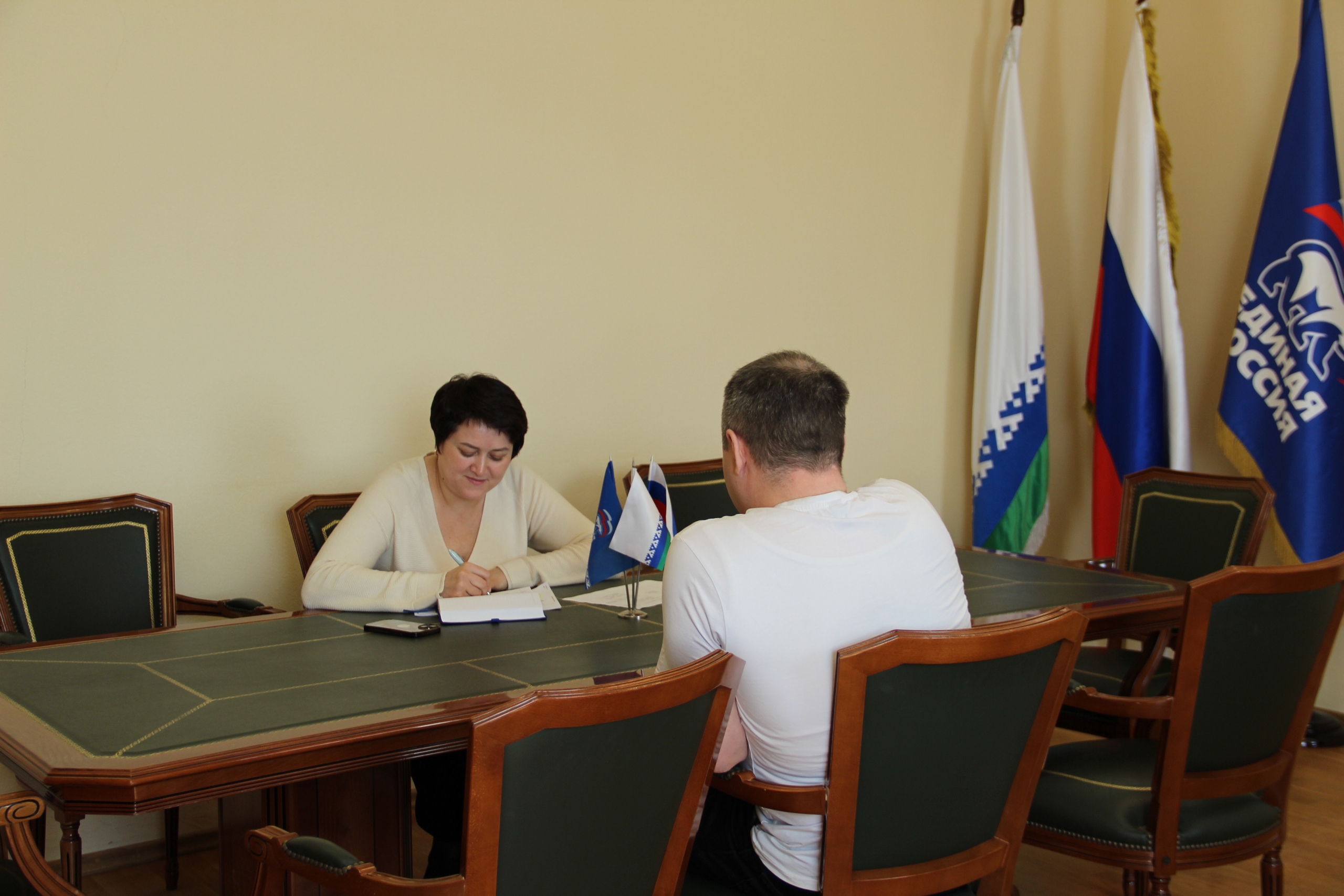Сегодня в Региональной общественной приемной партии «Единая Россия» Уполномоченный по правам ребенка в Ненецком автономном округе Лиана Храпова провела прием граждан по вопросам образования Сегодня в Региональной общественной приемной партии «Единая Россия» Уполномоченный по правам ребенка в Ненецком автономном округе Лиана Храпова провела прием граждан по вопросам образования