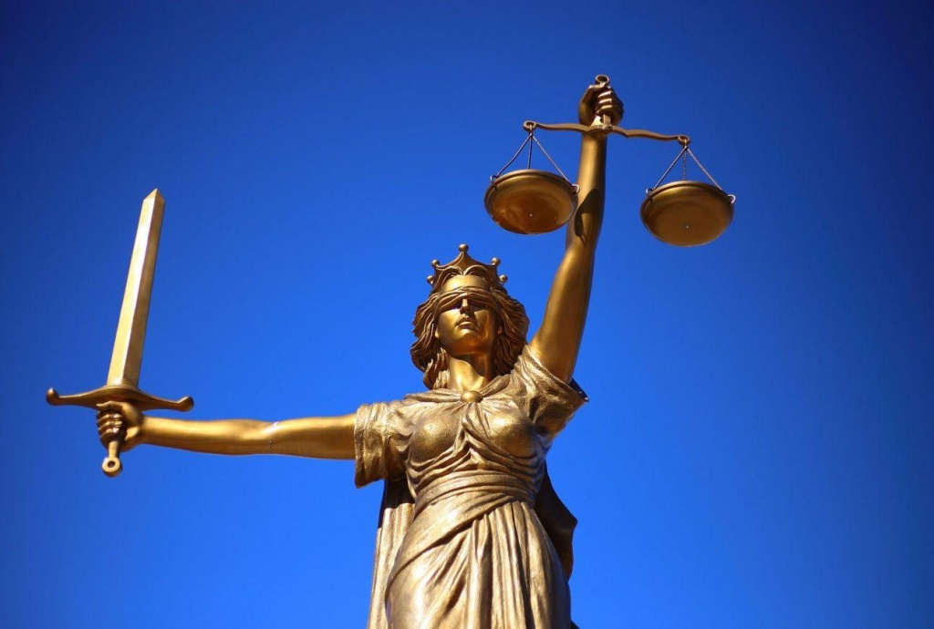 zasedanija-kluba-junyh-juristov-i-jekonomistov-libra.jpg
