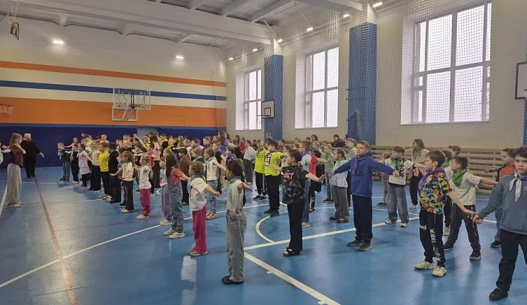 Уполномоченный по правам ребёнка в НАО Лиана Храпова посетила школьный летний лагерь